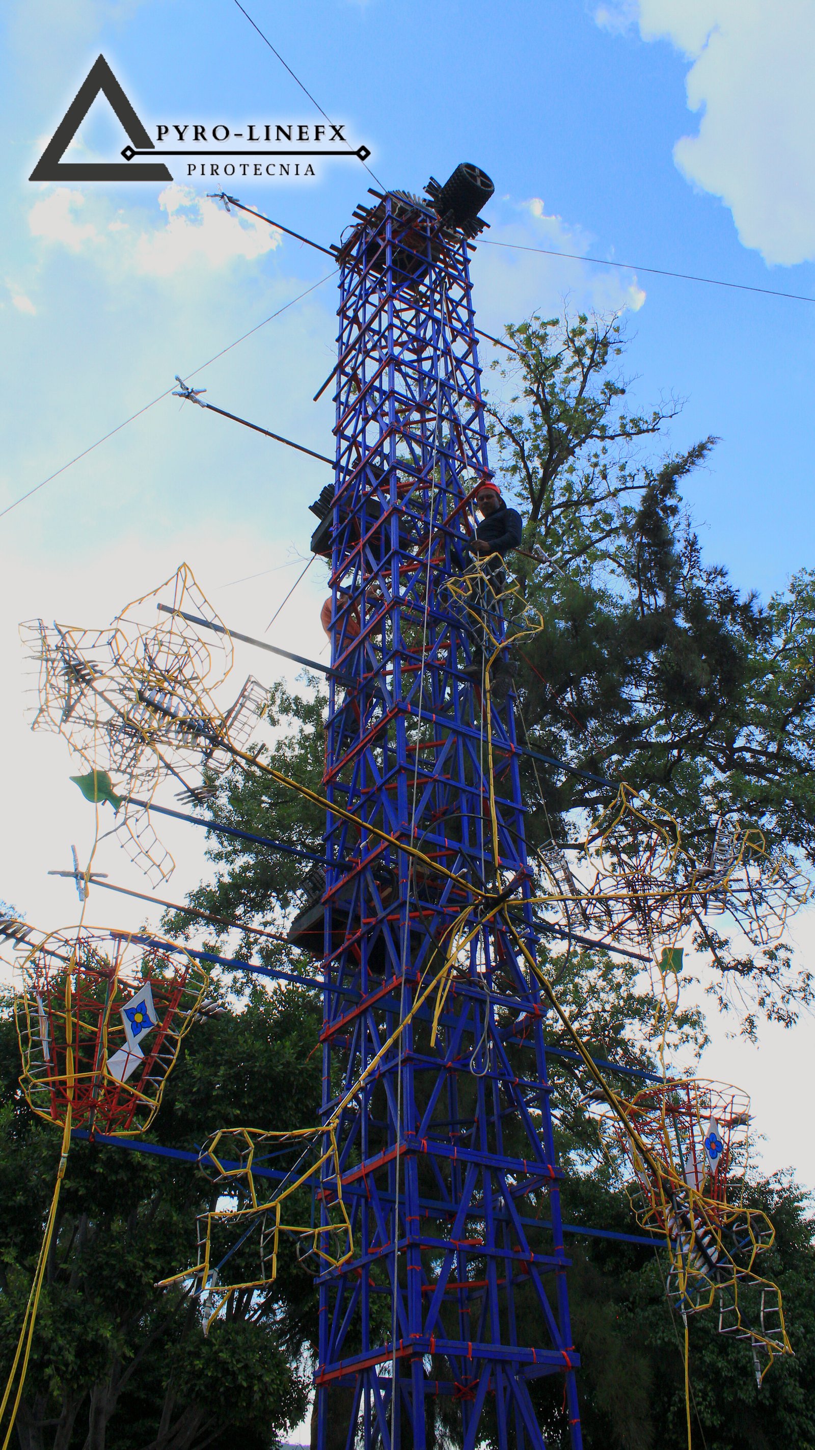 Instalación del castillo pirotécnico